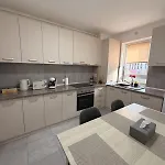 Appartement Lep Coresi Walk To Everything