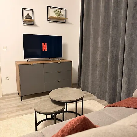 Apartment 2 Beds - Free Parking - Steps To Coresi Mall
