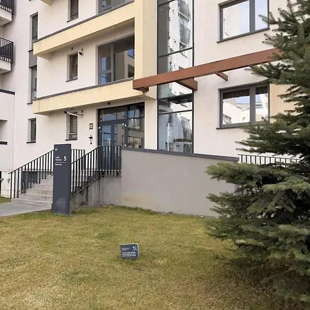 2 Beds - Free Parking - Steps To Coresi Mall Apartment Brașov
