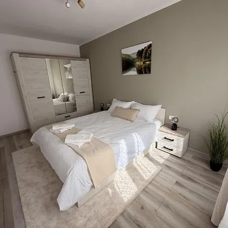 2 Beds - Free Parking - Steps To Coresi Mall *