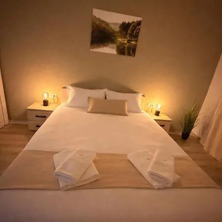 2 Beds - Free Parking - Steps To Coresi Mall Apartment *