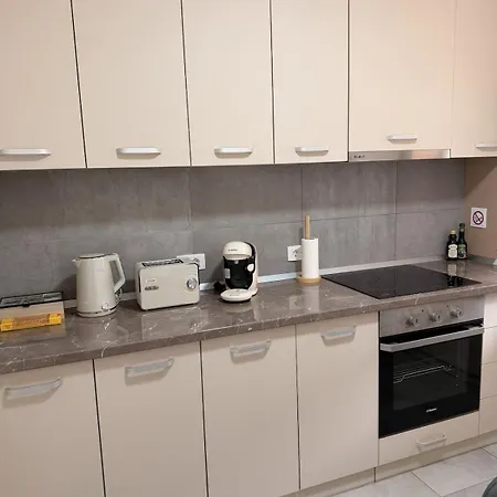 아파트 2 Beds - Free Parking - Steps To Coresi Mall