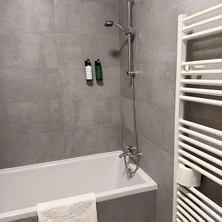 2 Beds - Free Parking - Steps To Coresi Mall Apartment