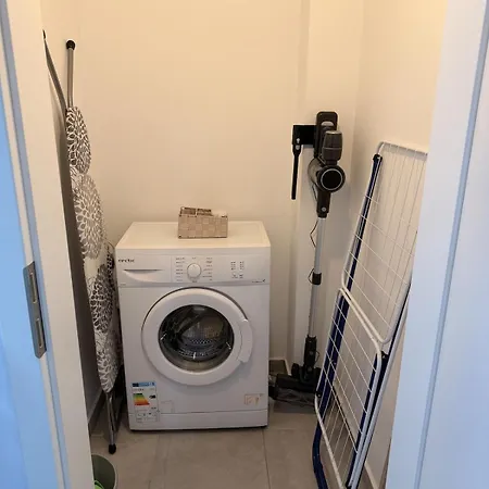 2 Beds - Free Parking - Steps To Coresi Mall * 브라쇼브