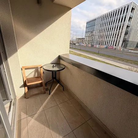Apartment 2 Beds - Free Parking - Steps To Coresi Mall *