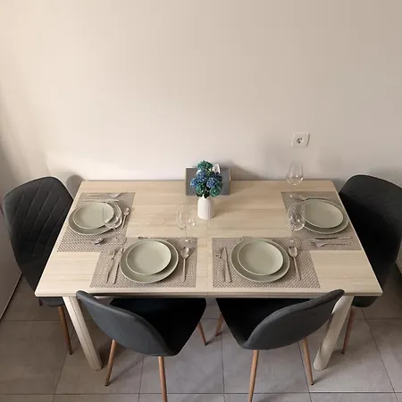 2 Beds - Free Parking - Steps To Coresi Mall Apartamento Braşov