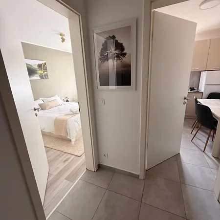 2 Beds - Free Parking - Steps To Coresi Mall